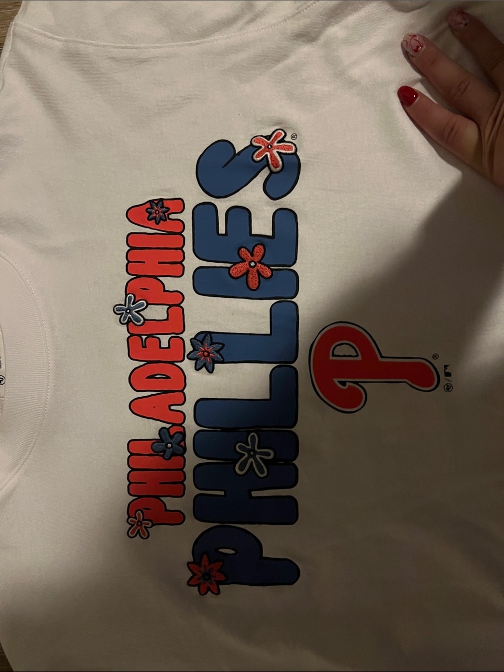 NWOT ‘47 White Philadelphia Phillies Short Sleeve Cropped Tee - Picture 3 of 3